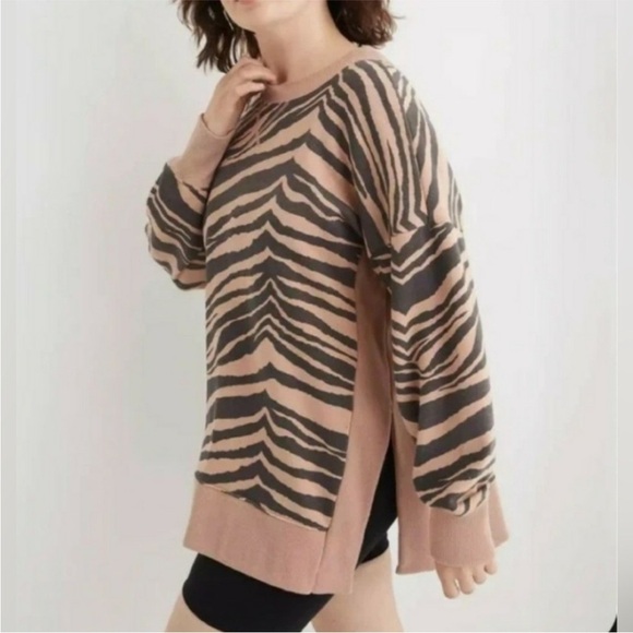 Aerie Split Hem Black & Tan Tiger Sweatshirt NEW size small - Picture 1 of 8